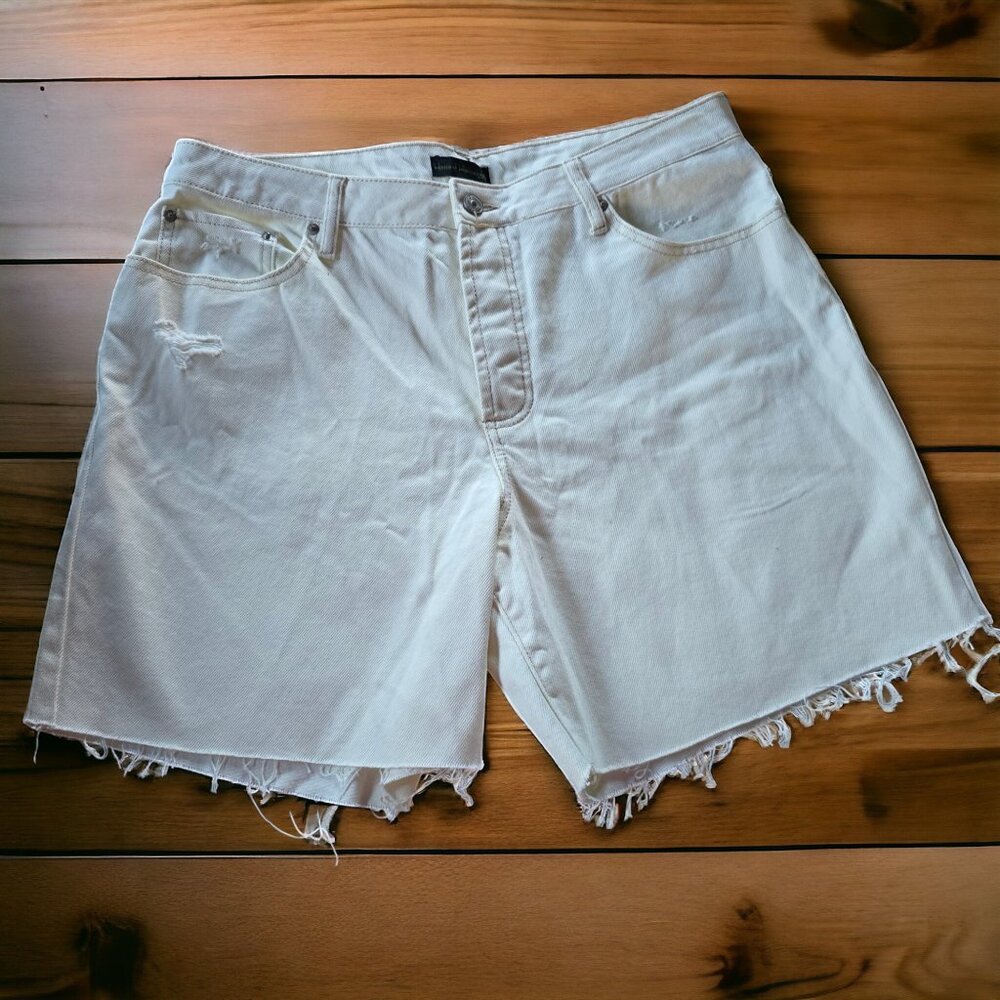 NWOT HOUSE OF HARLOW 1960 ( 32 ) Off White Mom Shorts with Raw Hem High Rise